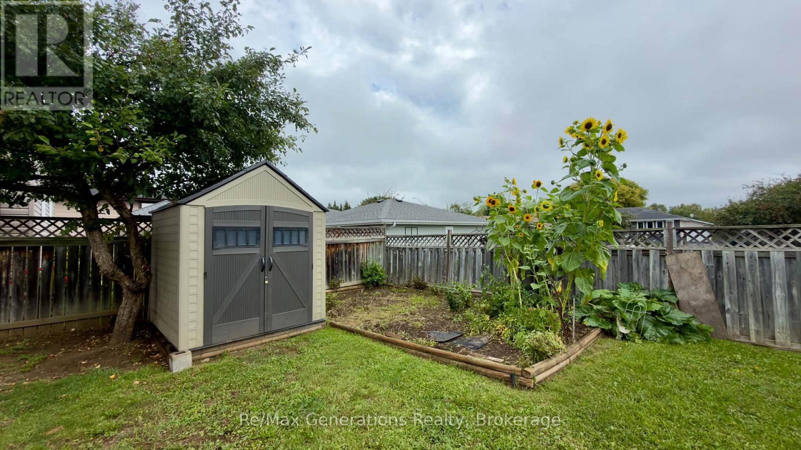 151 IRIS CRESCENT - 27