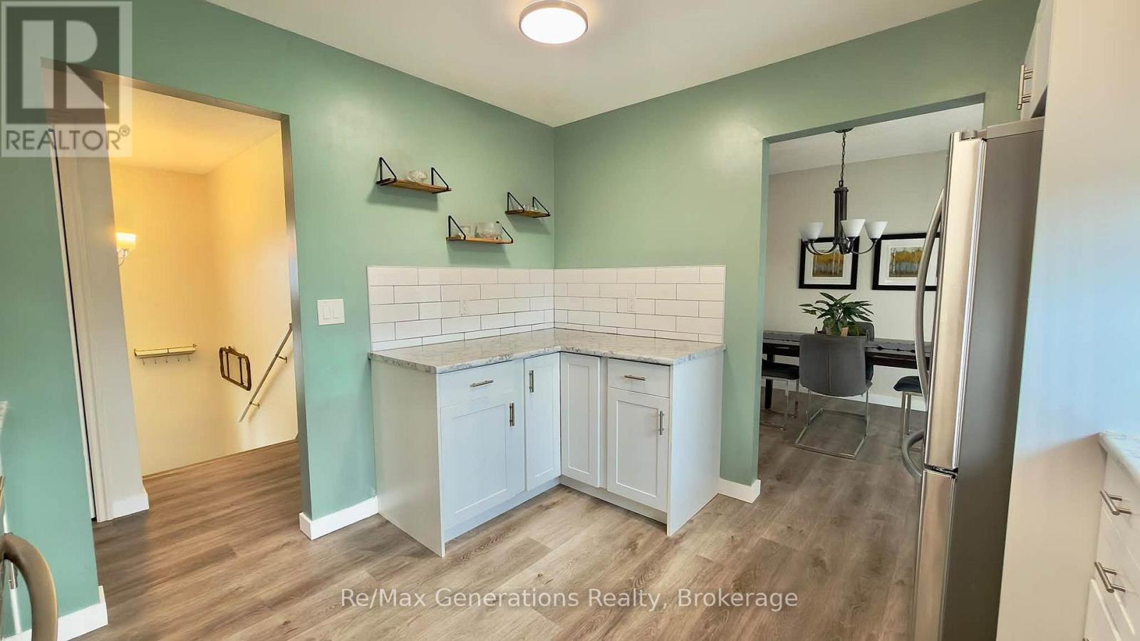 151 IRIS CRESCENT - 9