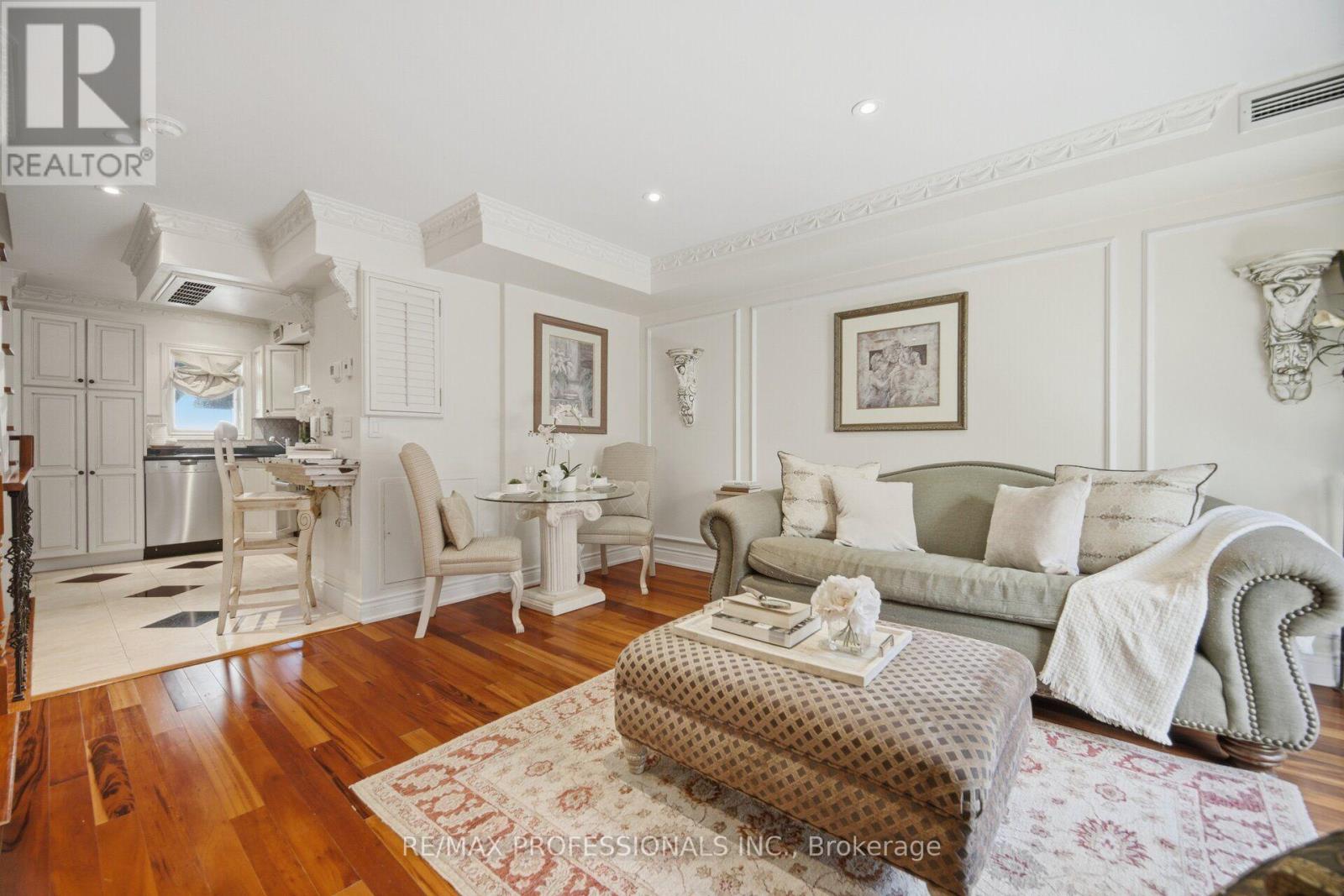 #10 228 ST GEORGE STREET - 10