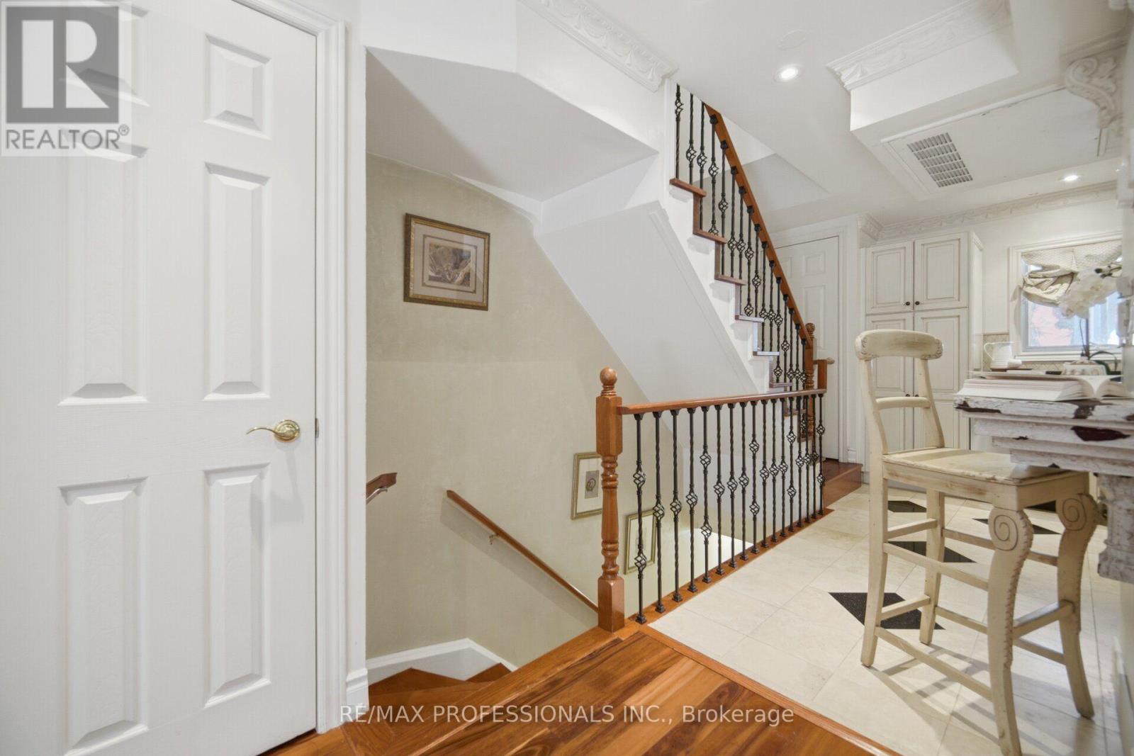 #10 228 ST GEORGE STREET - 6
