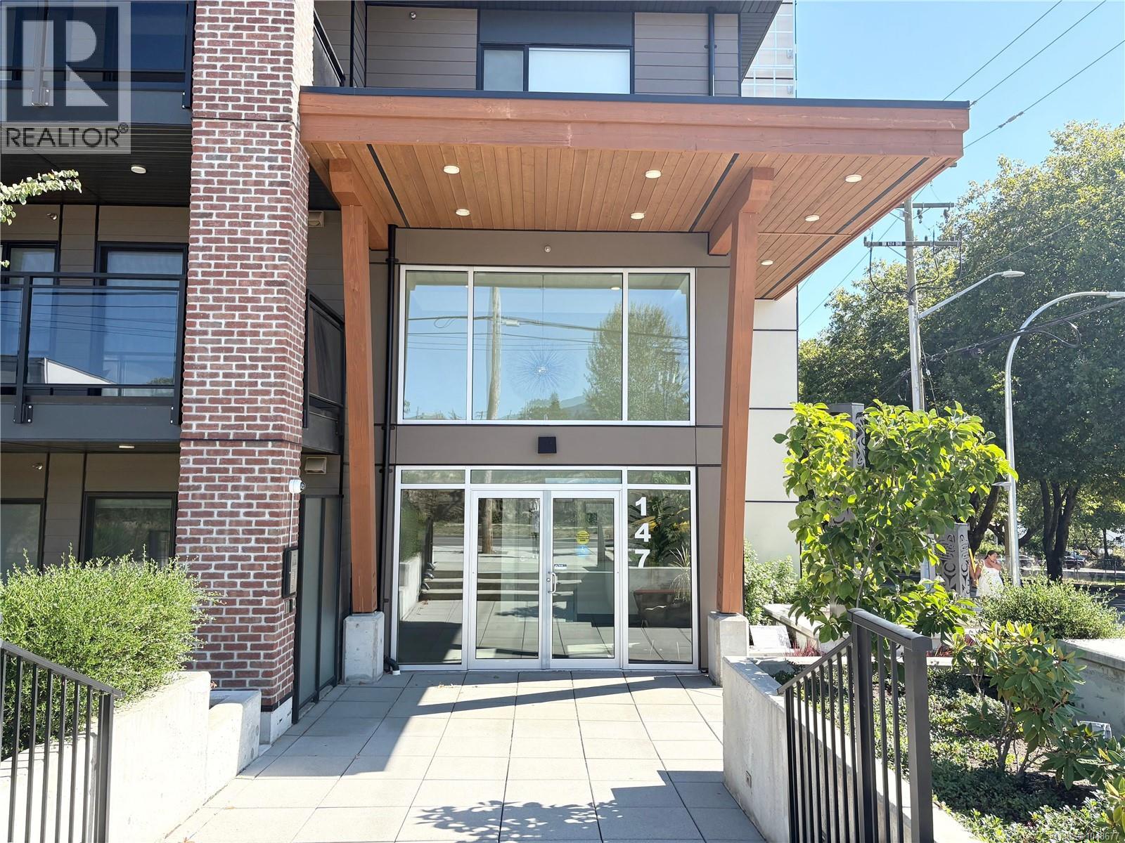 #403 147 Haliburton St - 2