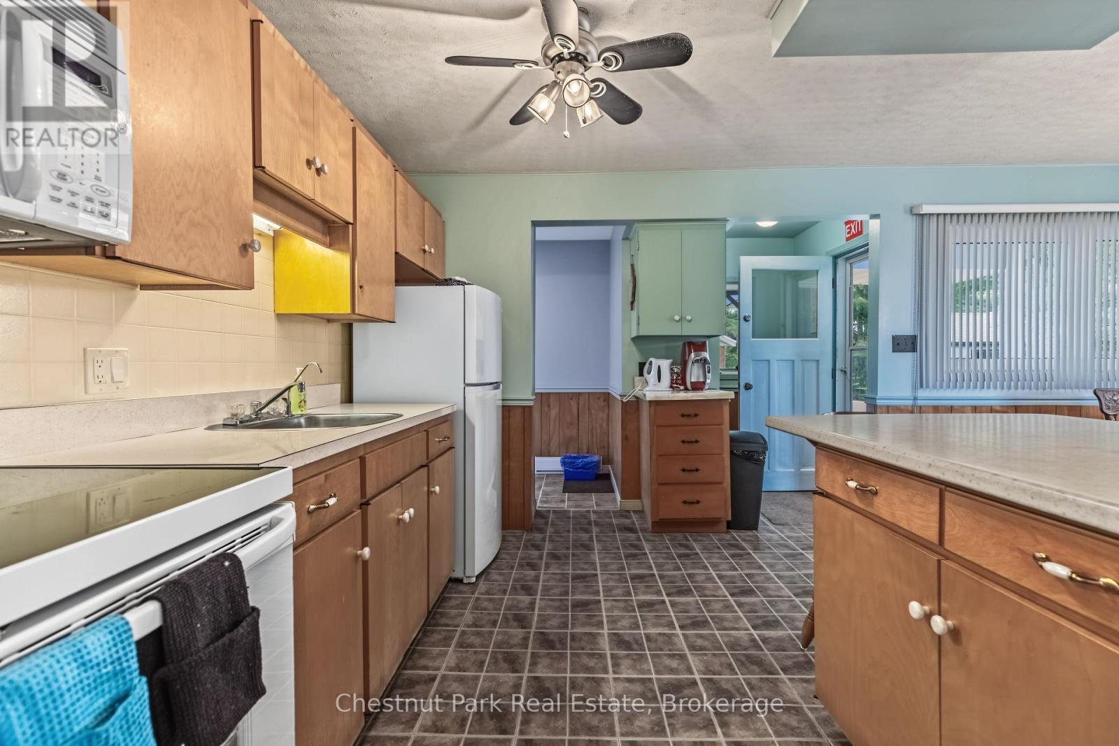 271 ISTHMUS BAY ROAD - Image 36