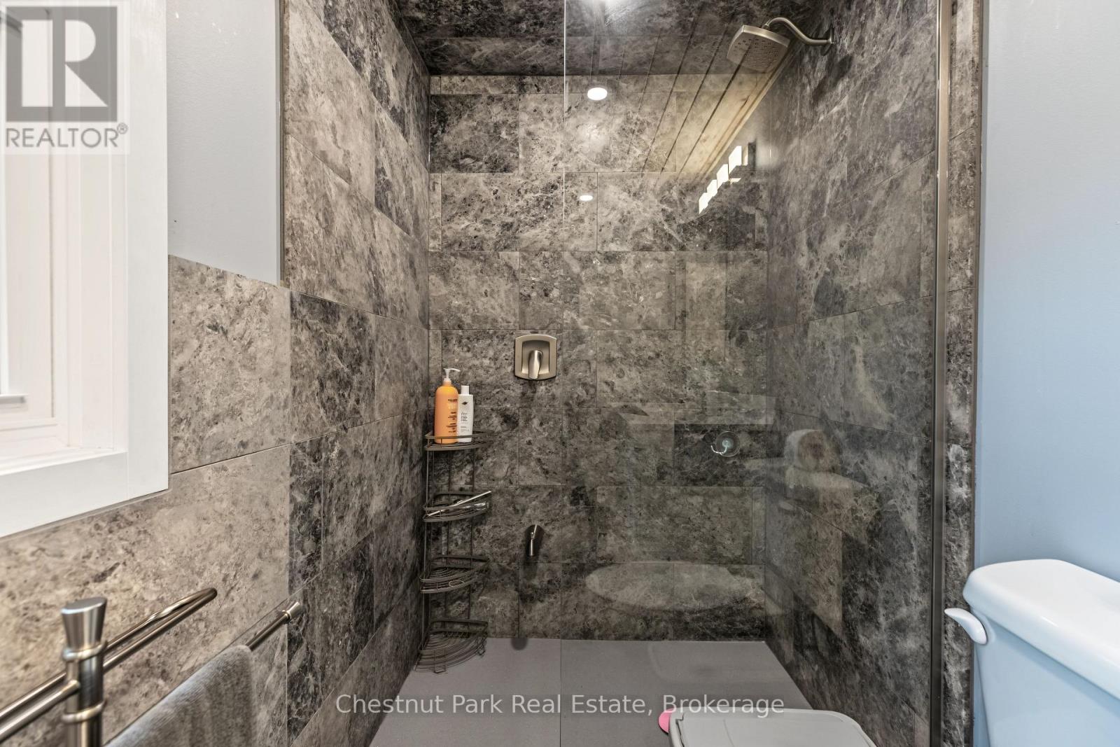 271 ISTHMUS BAY ROAD - 39