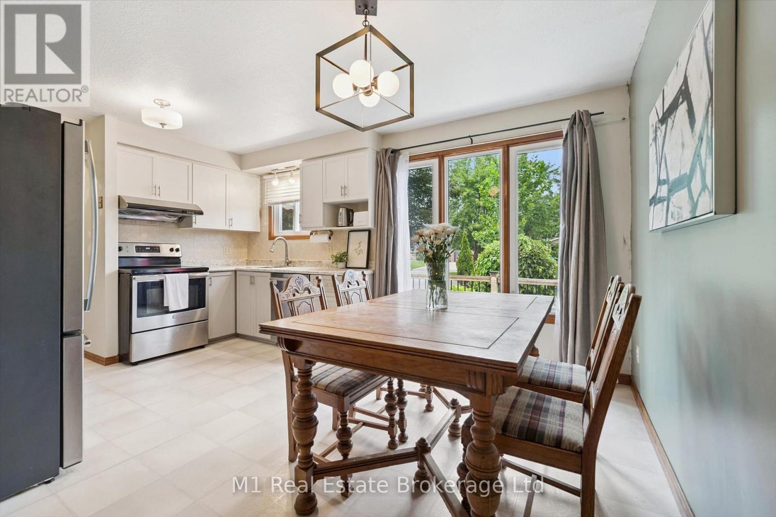 216 PARKSIDE DRIVE E - 13