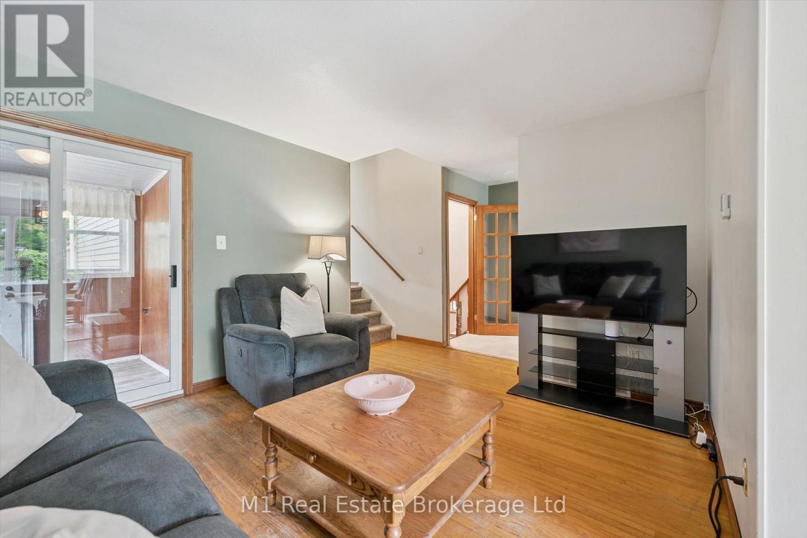 216 PARKSIDE DRIVE E - 17
