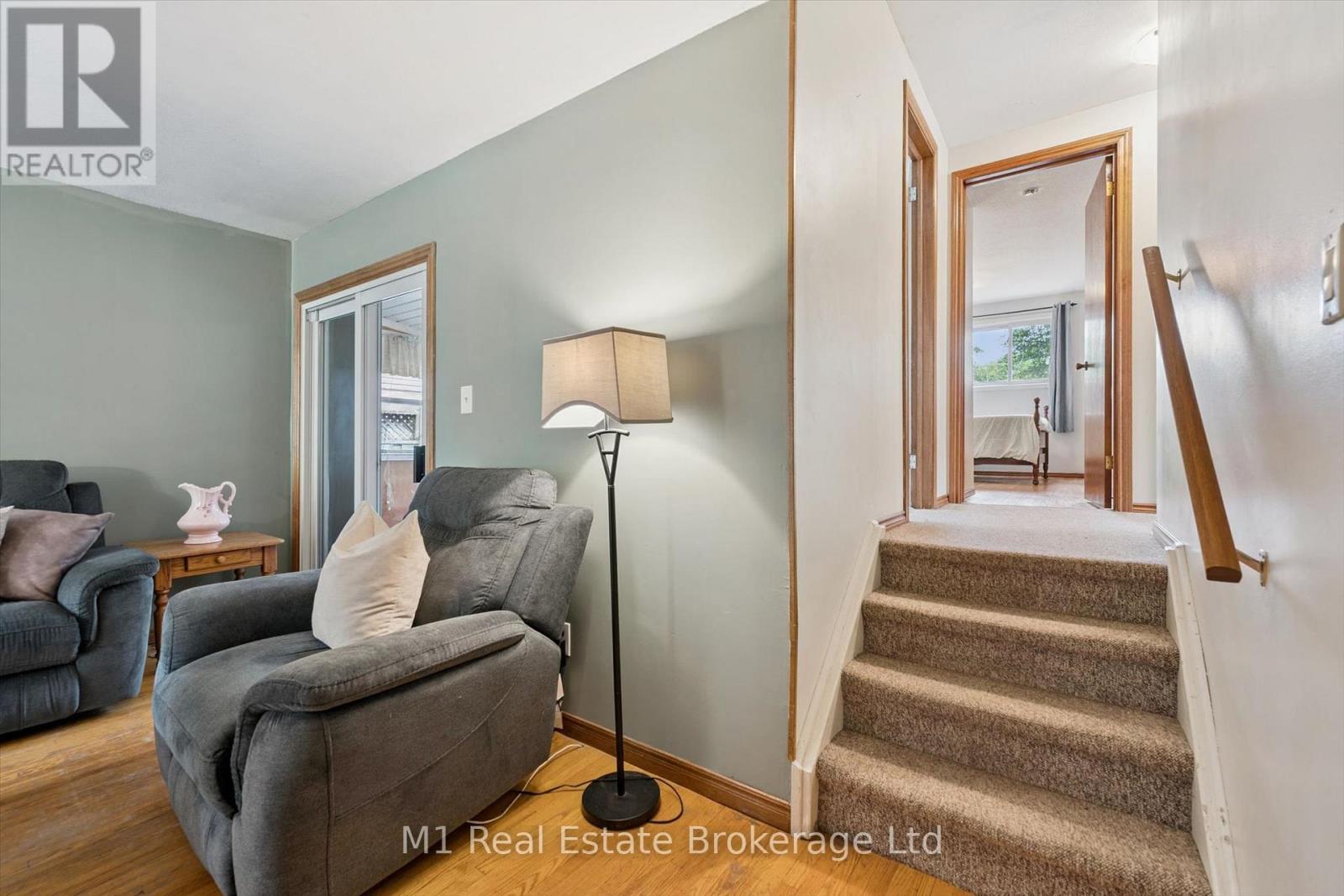 216 PARKSIDE DRIVE E - Image 18