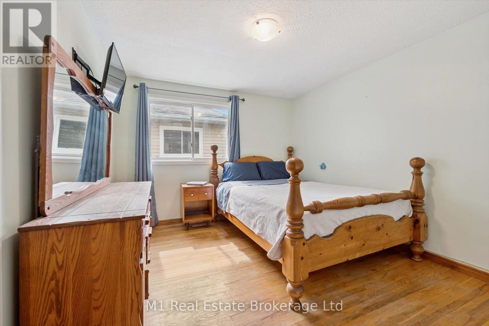 216 PARKSIDE DRIVE E - 19