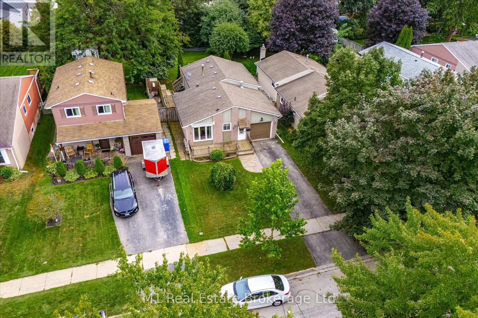 216 PARKSIDE DRIVE E - 2