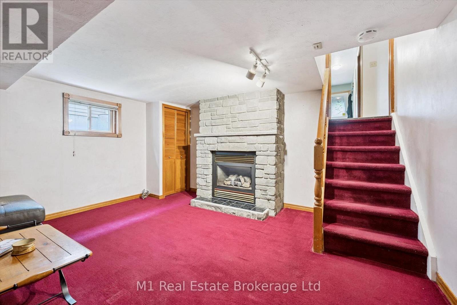 216 PARKSIDE DRIVE E - 26