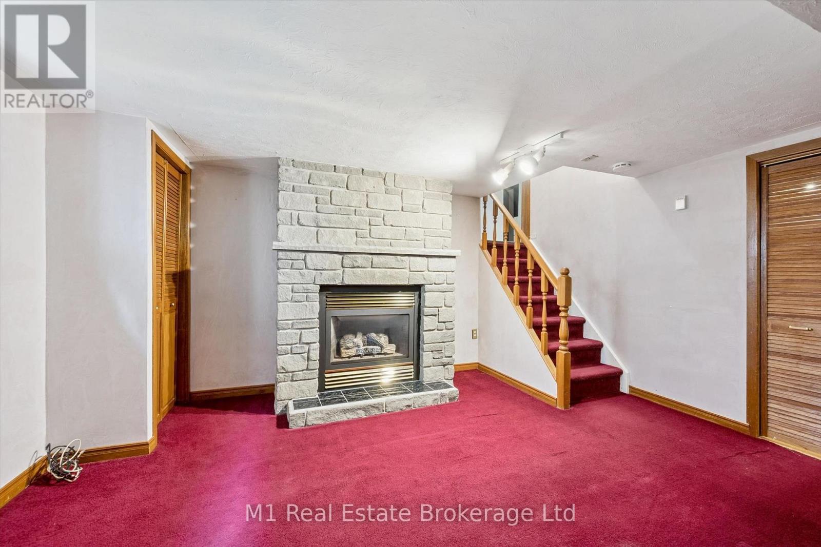 216 PARKSIDE DRIVE E - 27