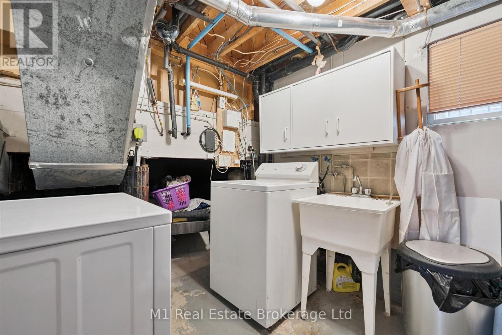 216 PARKSIDE DRIVE E - 31