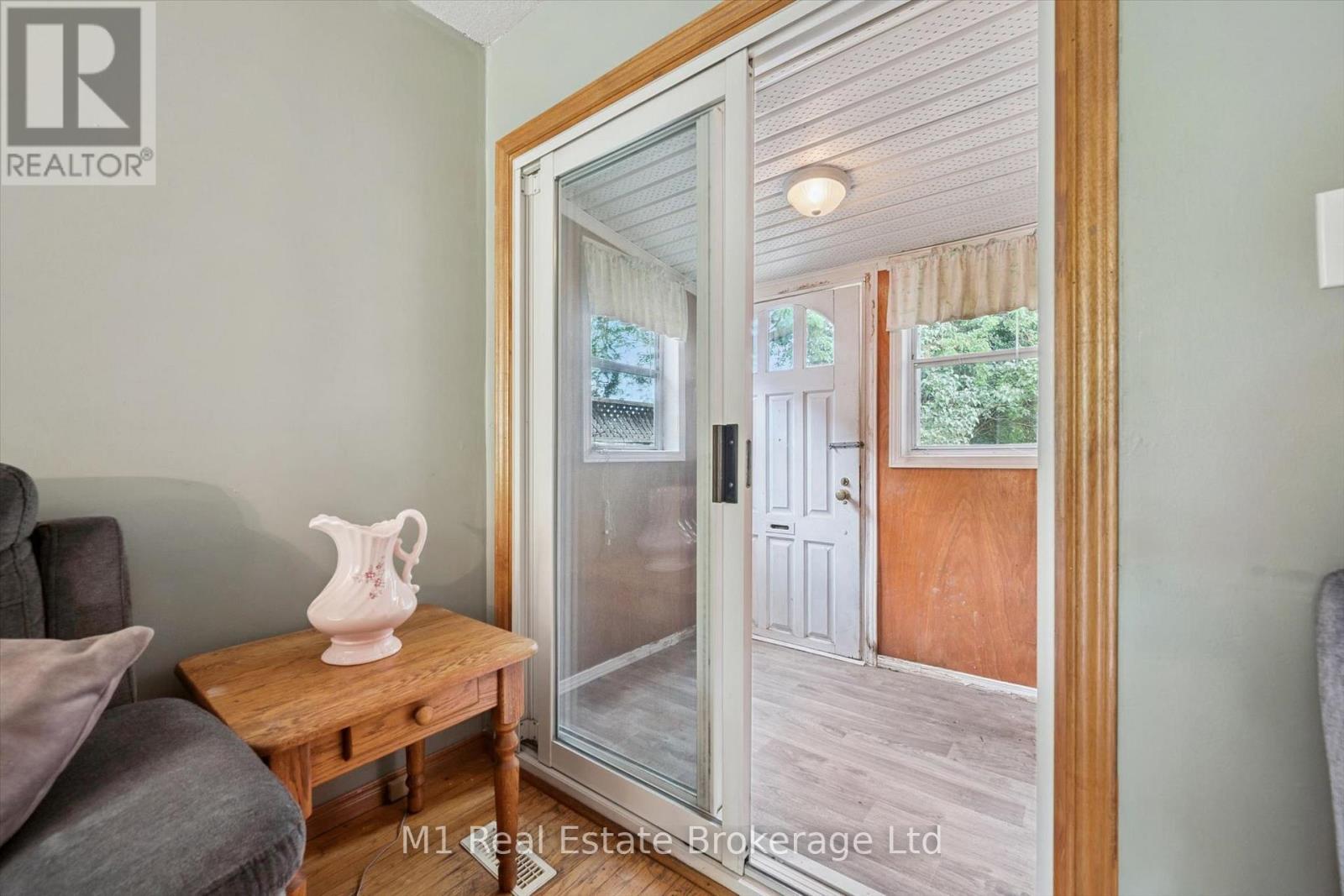 216 PARKSIDE DRIVE E - 32