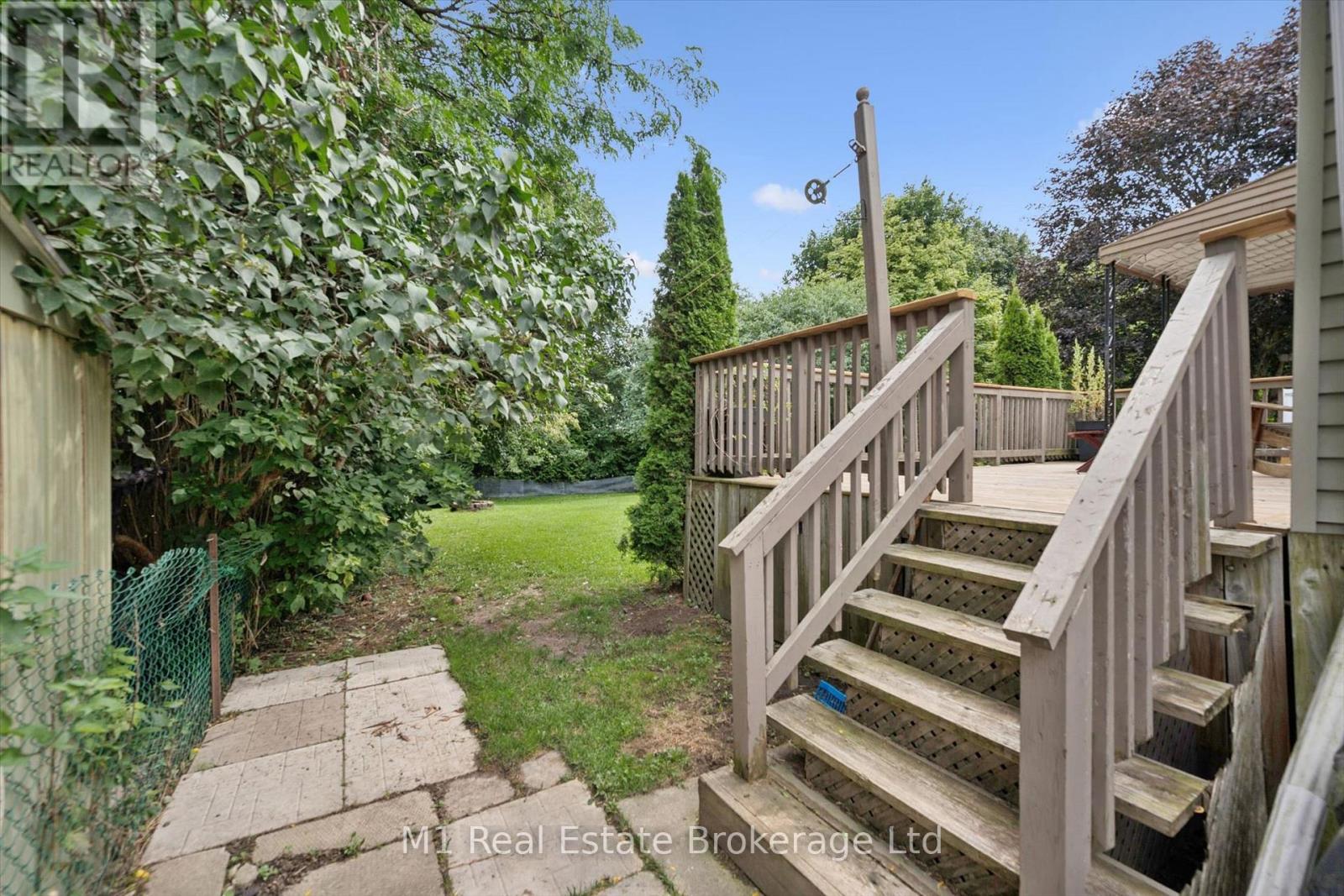 216 PARKSIDE DRIVE E - 34