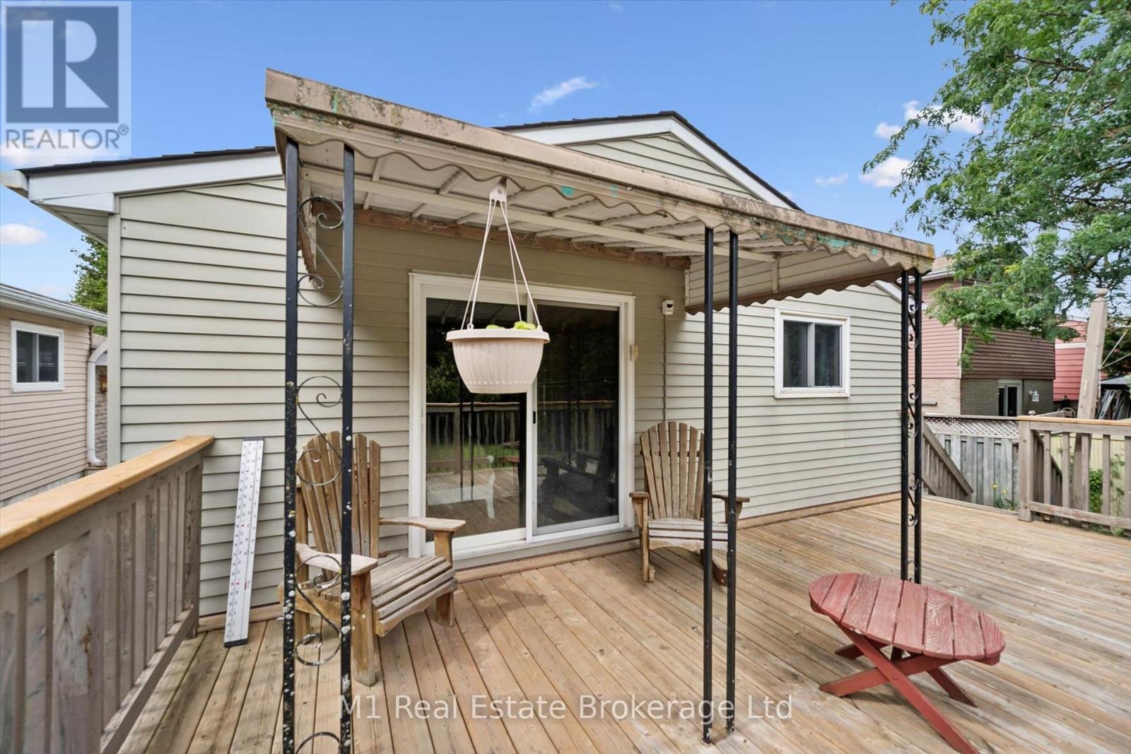 216 PARKSIDE DRIVE E - 36