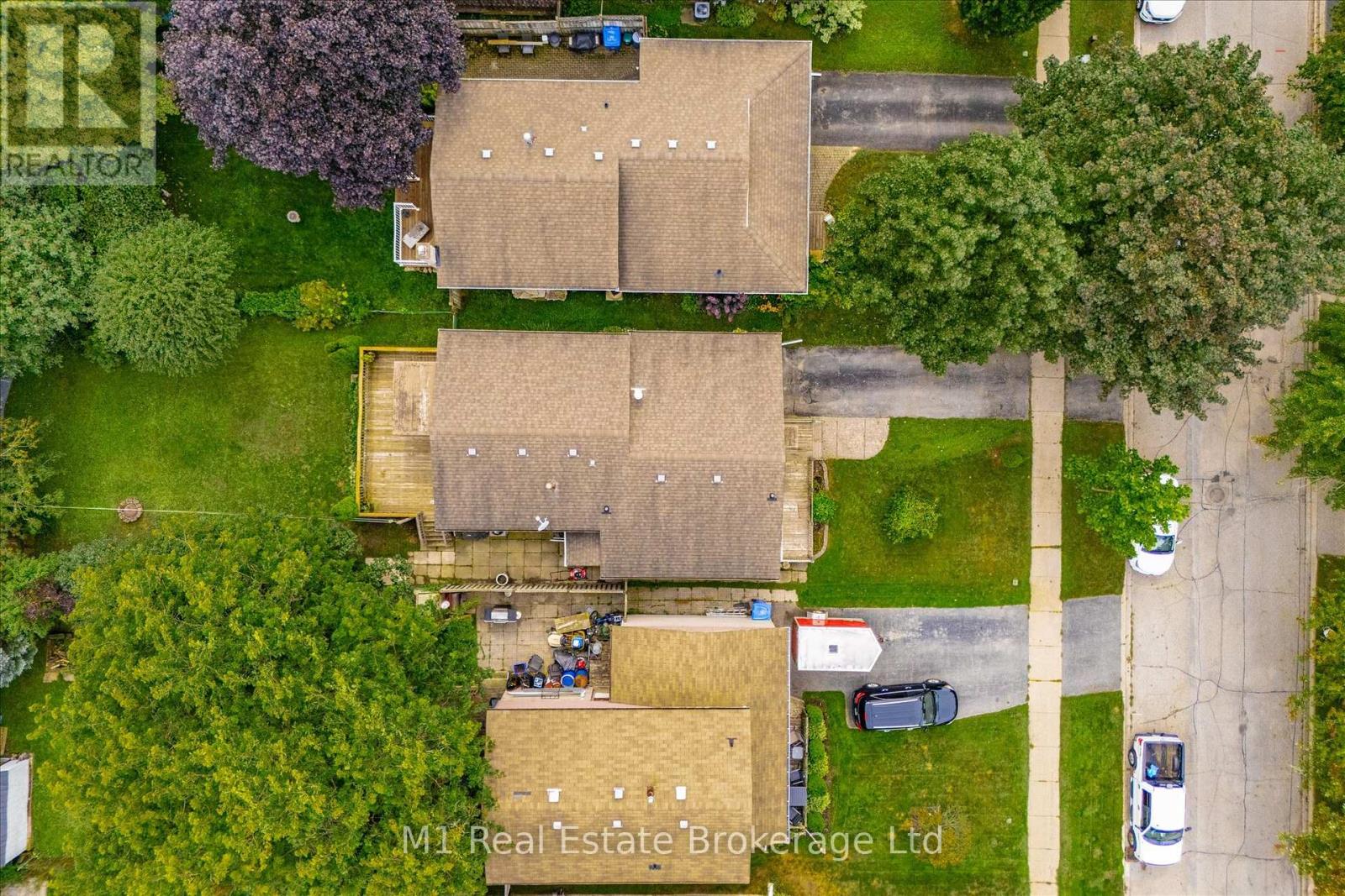 216 PARKSIDE DRIVE E - 40