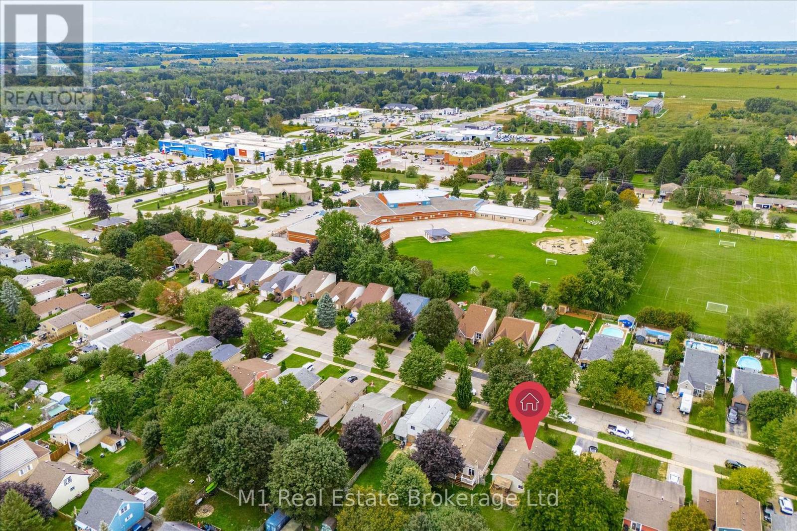 216 PARKSIDE DRIVE E - 42