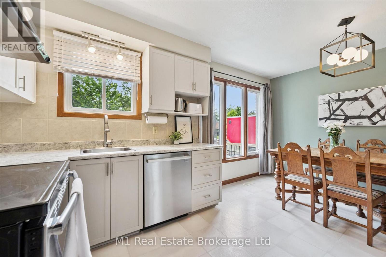 216 PARKSIDE DRIVE E - 9