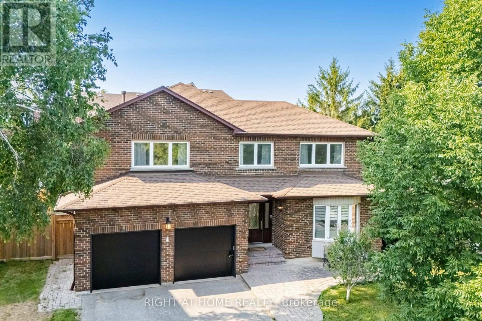 4 SIMMONS CRESCENT - 48