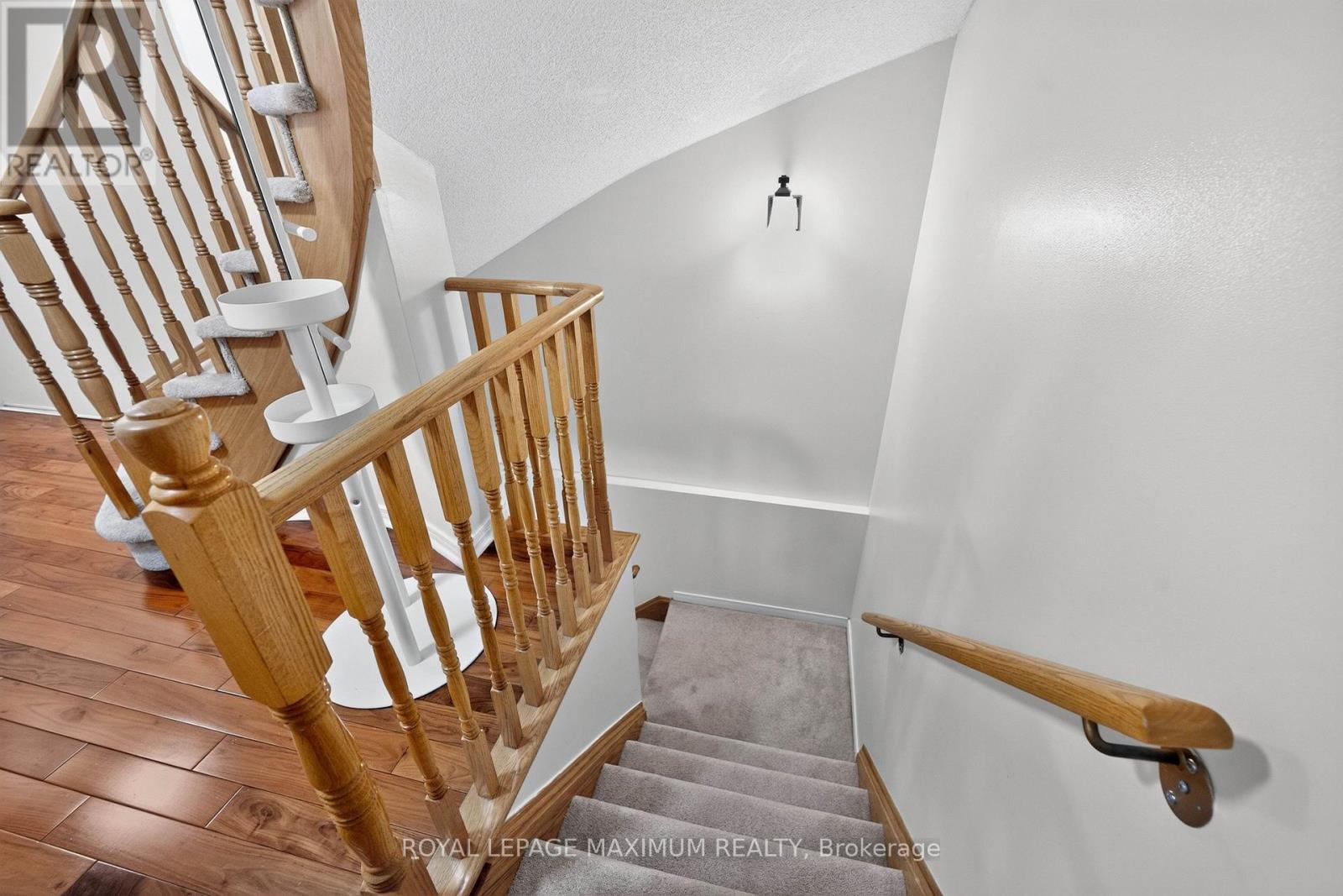 35 MARSHVIEW AVENUE - Image 32