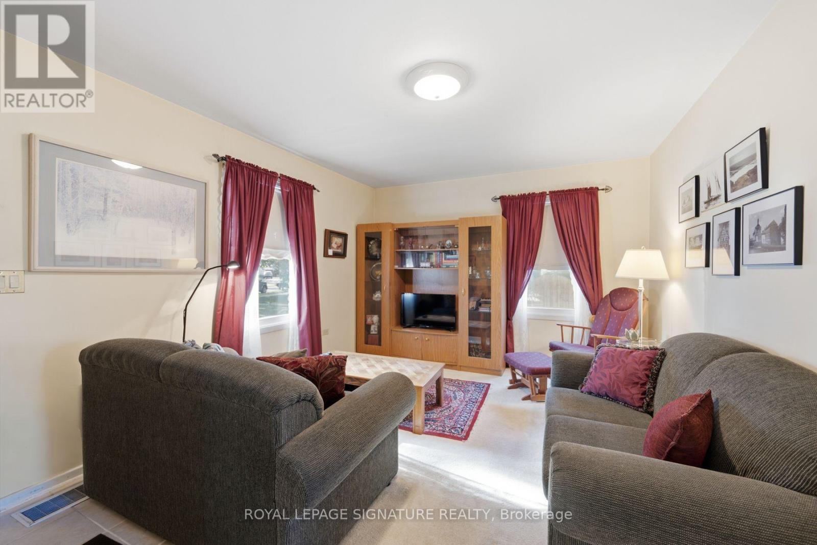 15 KEMP SQUARE - 3