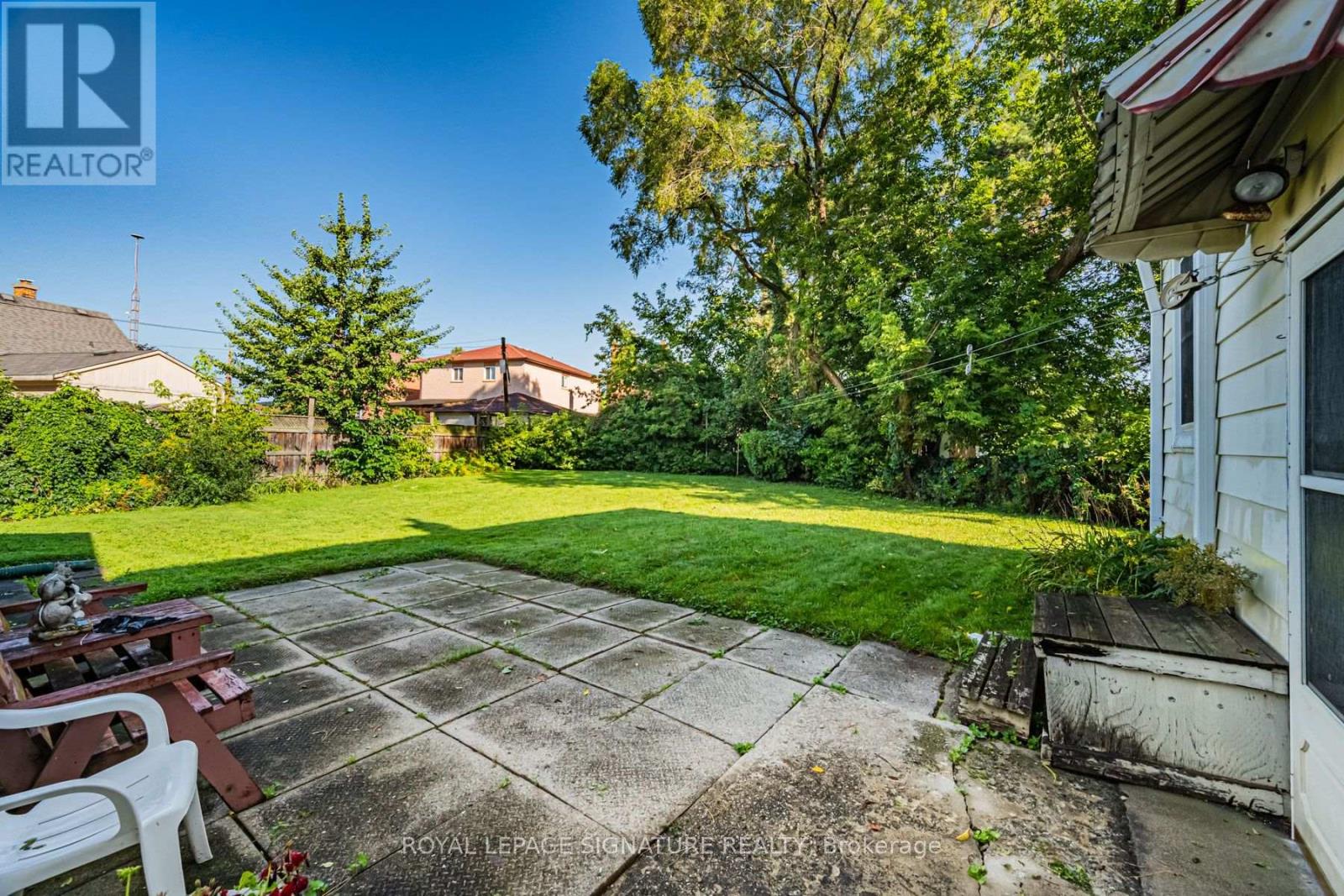 15 KEMP SQUARE - Image 34