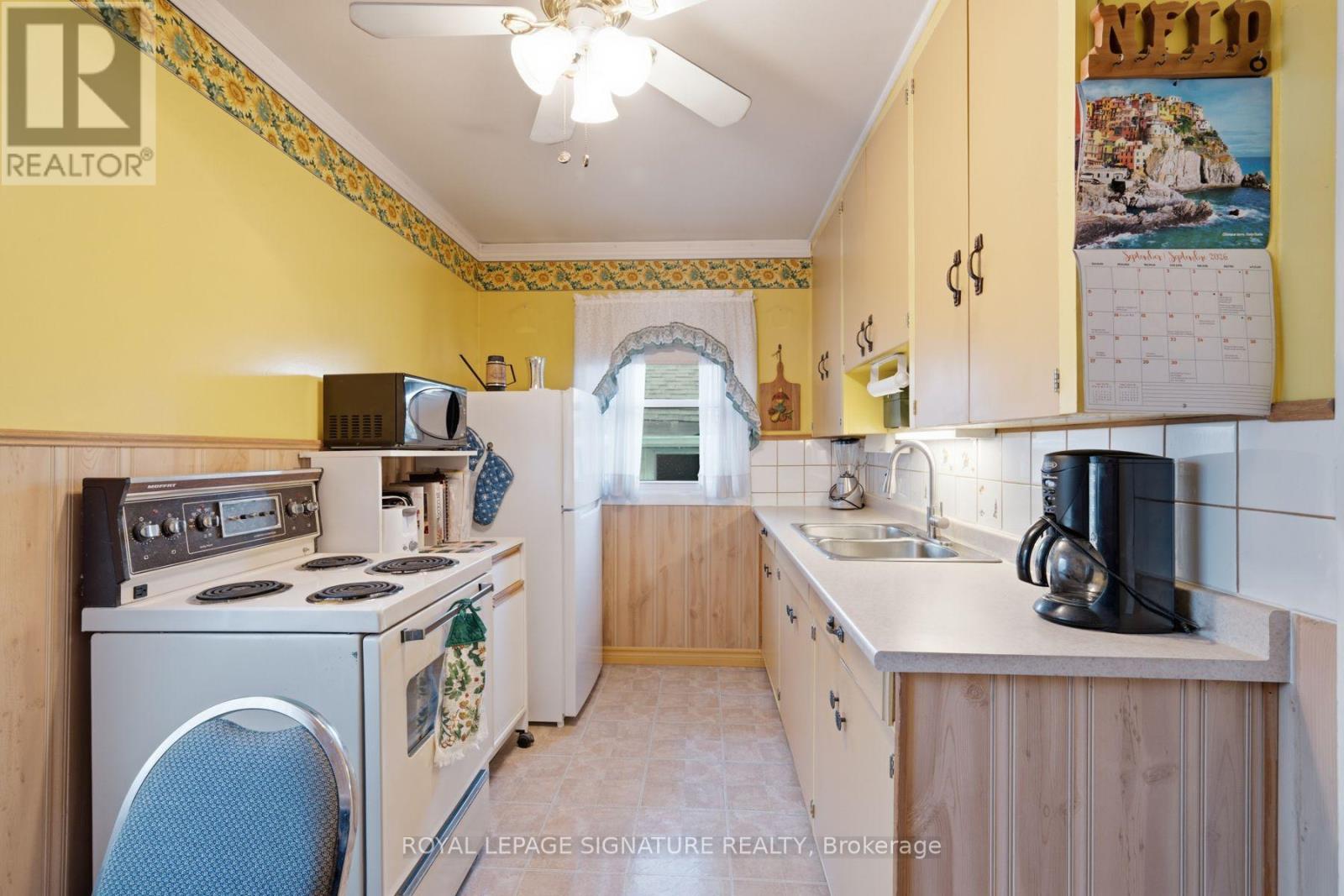 15 KEMP SQUARE - 8