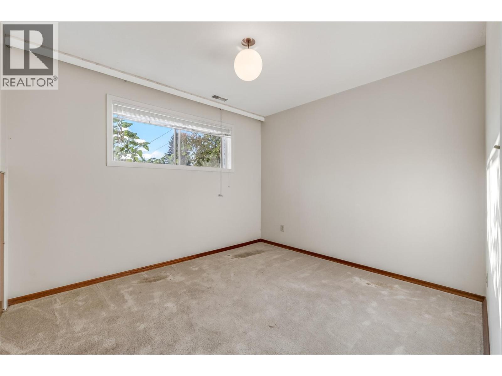 980 Orillia Street - 27