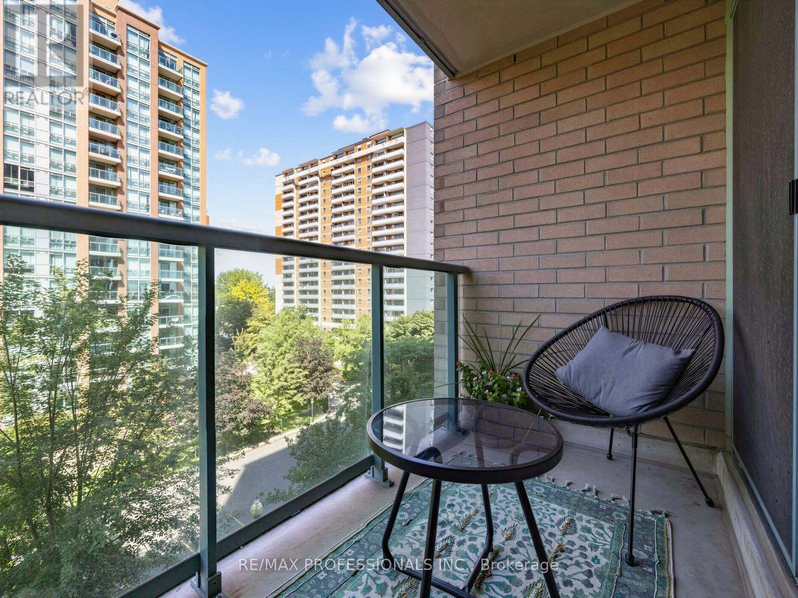 #509 7 MICHAEL POWER PLACE - 28