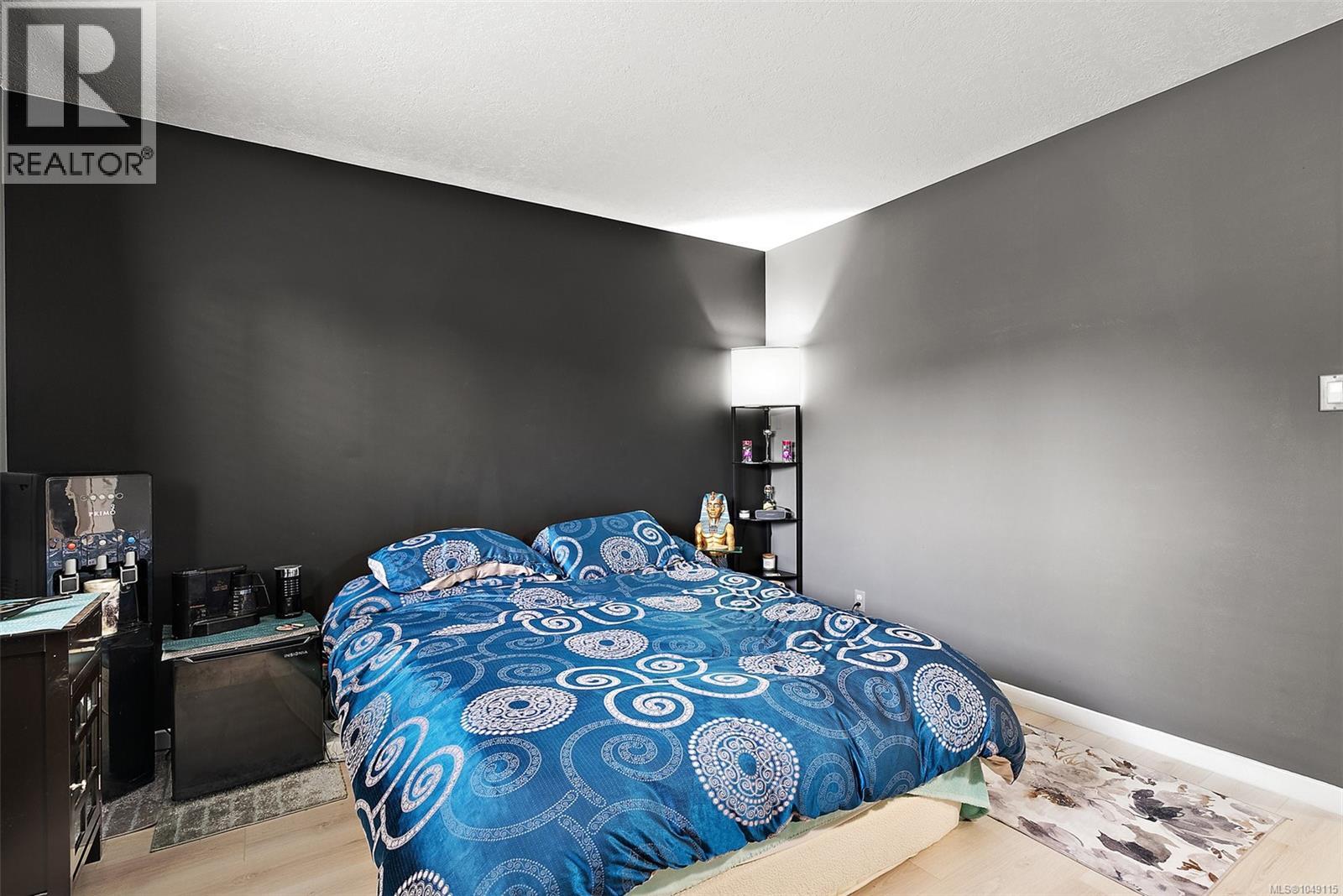 1573 Charlotte St - Image 18
