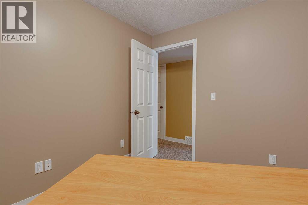 Listing photo – 4 Ing Close, Red Deer
