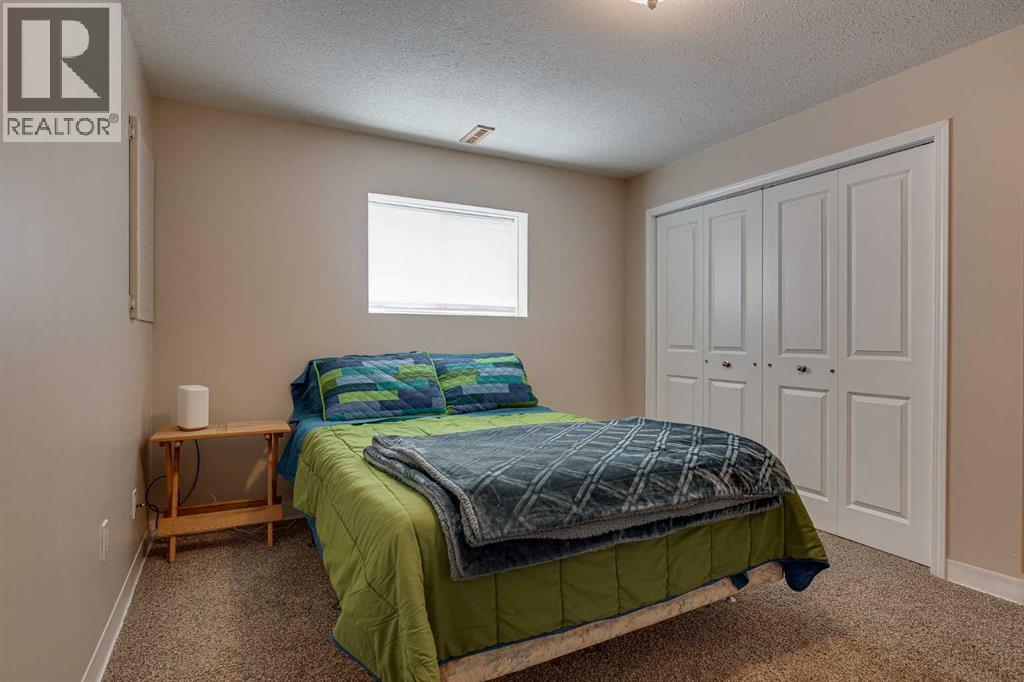 Listing photo – 4 Ing Close, Red Deer