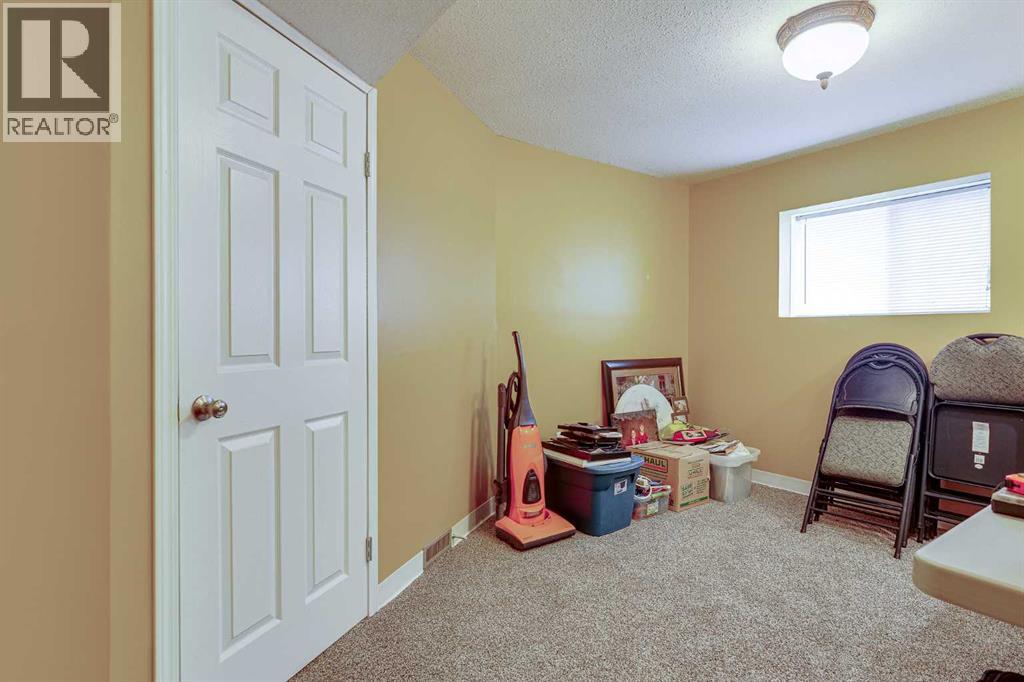 Listing photo – 4 Ing Close, Red Deer