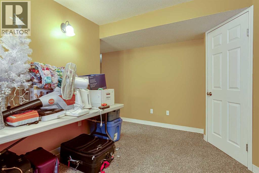 Listing photo – 4 Ing Close, Red Deer