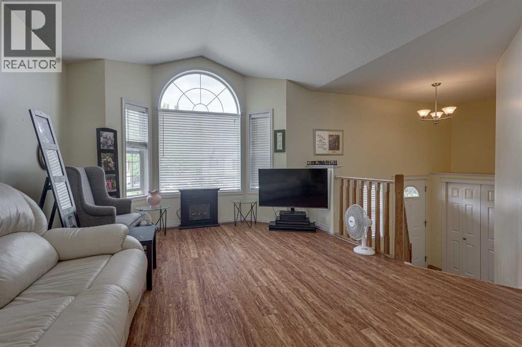 Listing photo – 4 Ing Close, Red Deer