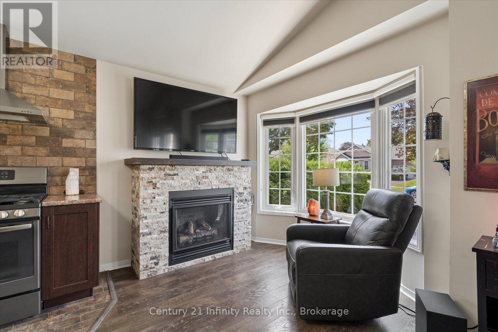 814 LOCHNESS CRESCENT - Image 14