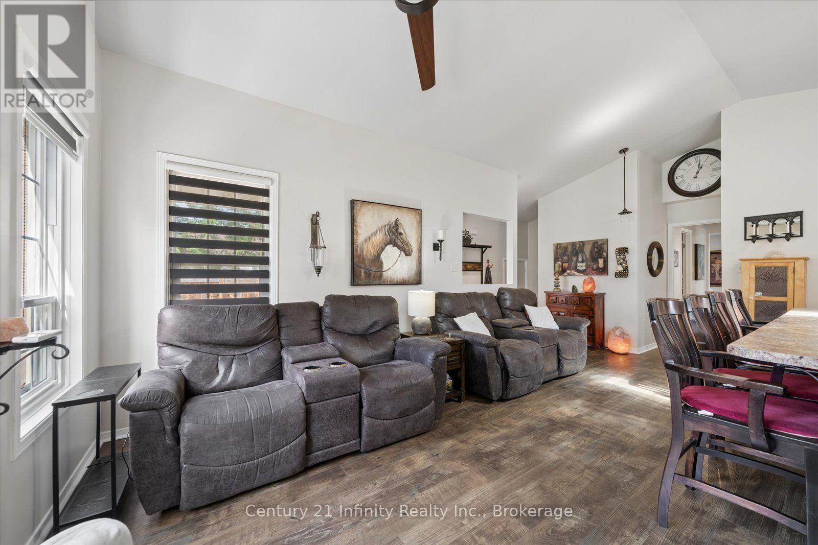 814 LOCHNESS CRESCENT - Image 15