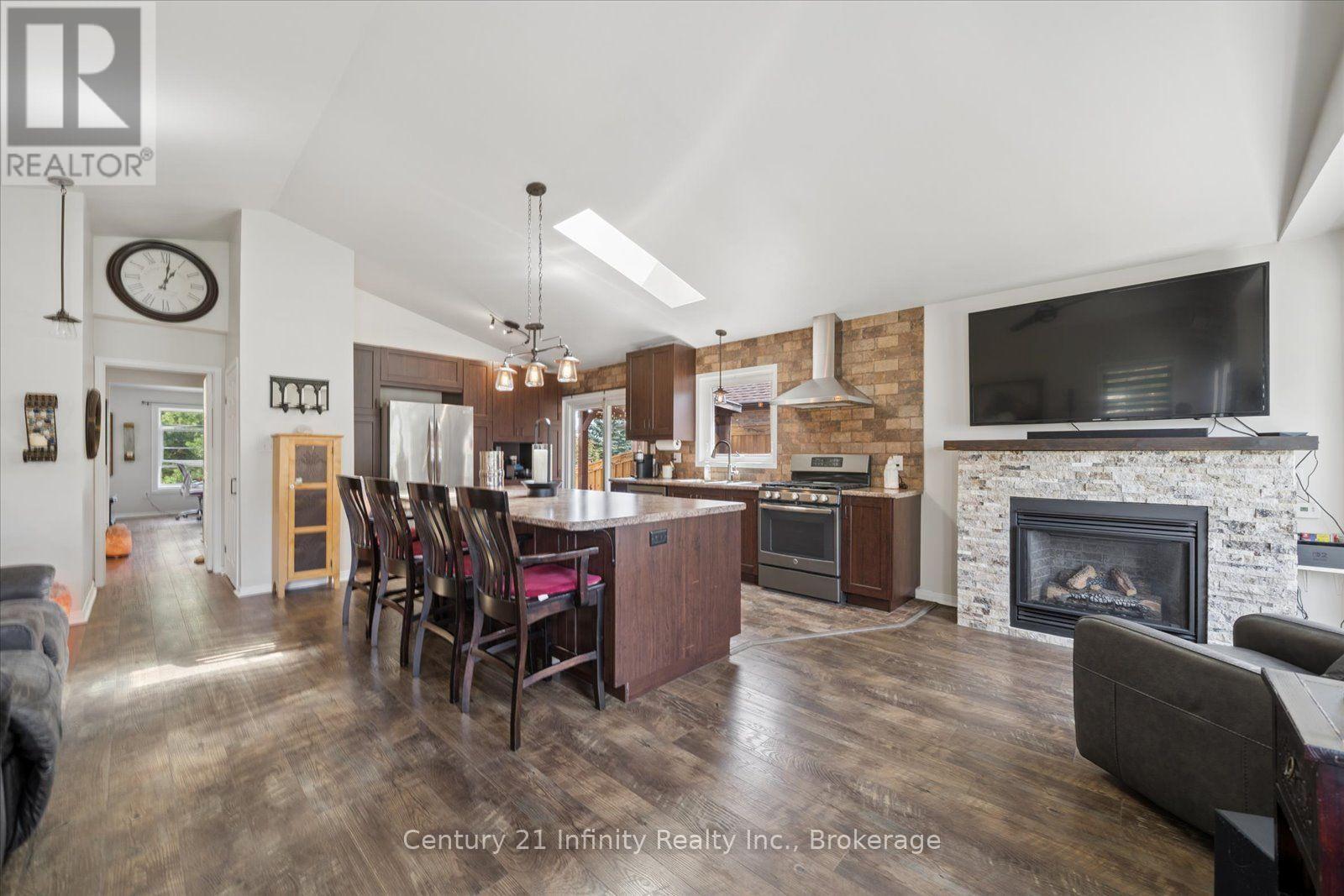 814 LOCHNESS CRESCENT - Image 8