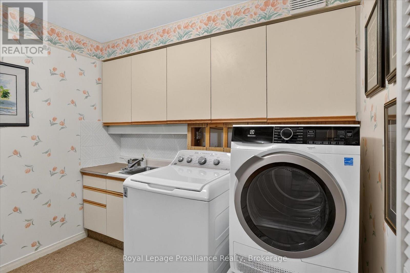 #408 40 AUBURN STREET - 17