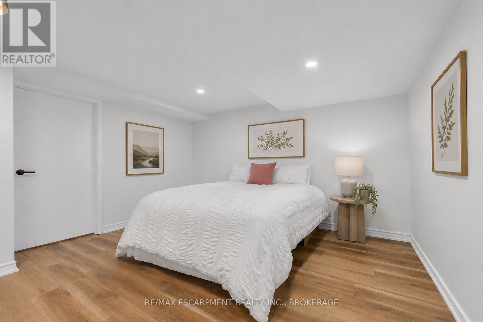 49 GROVE AVENUE - Image 29
