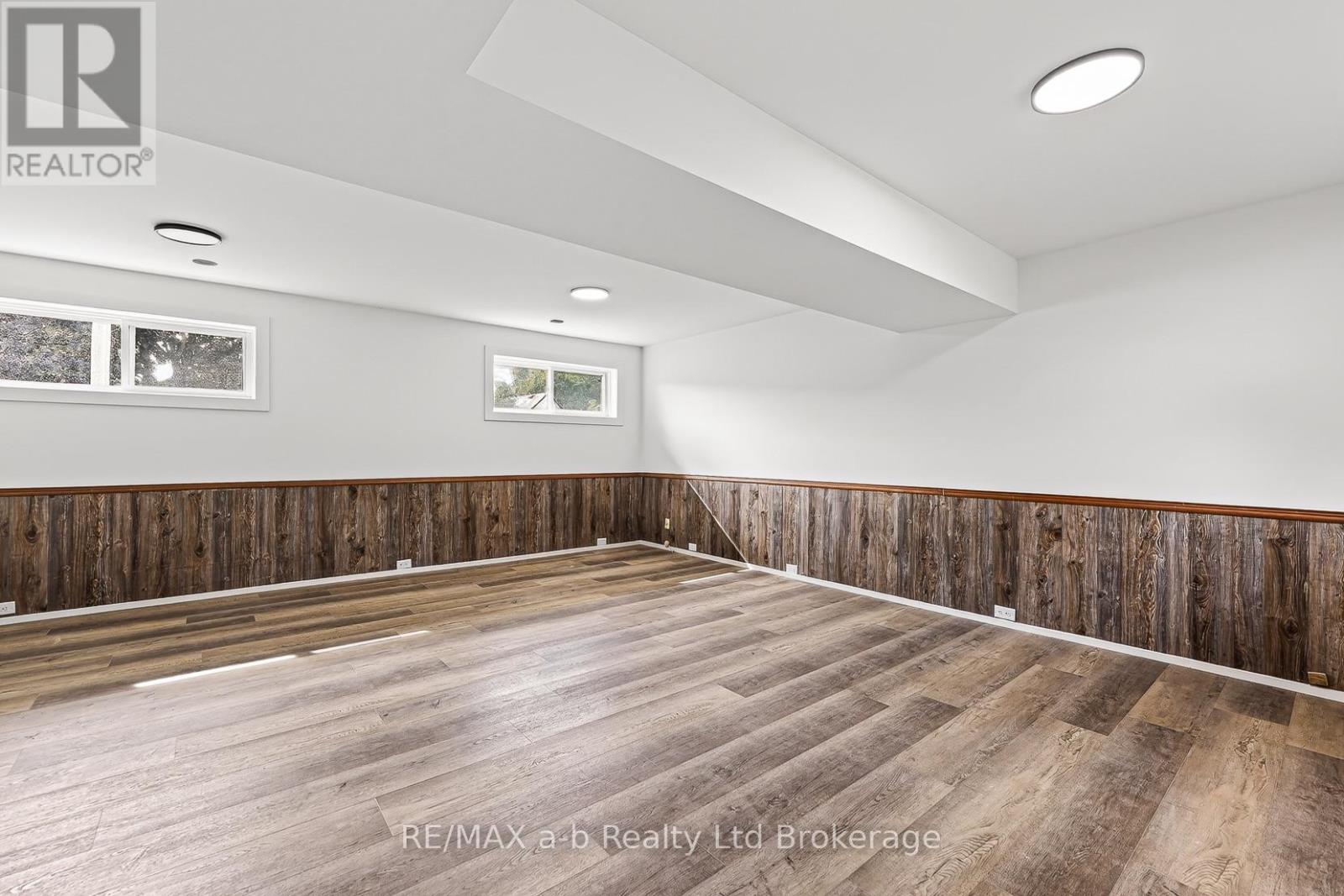 317 RUSSELL STREET - Image 28