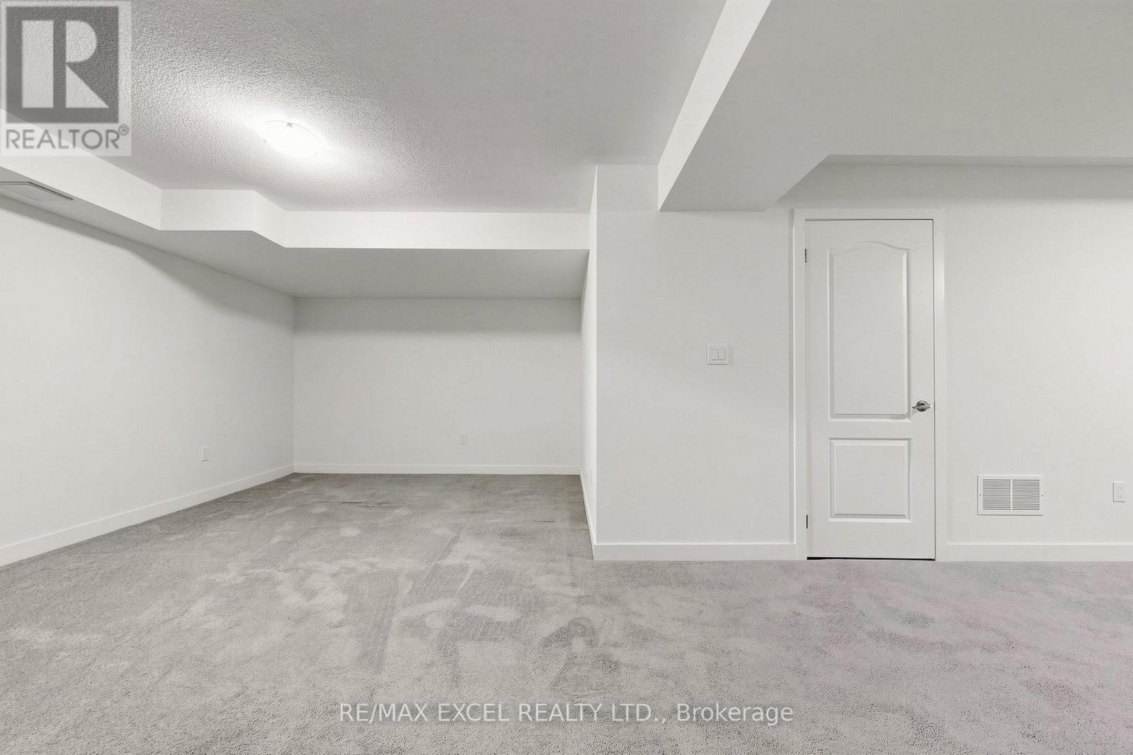 66 MOUNTAINSIDE CRESCENT - 46