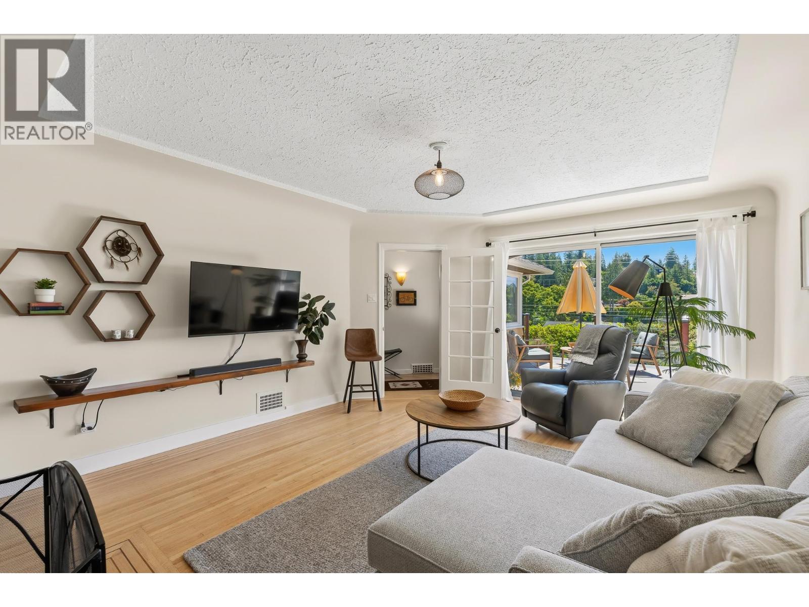 6577 MARINE DRIVE, West Vancouver