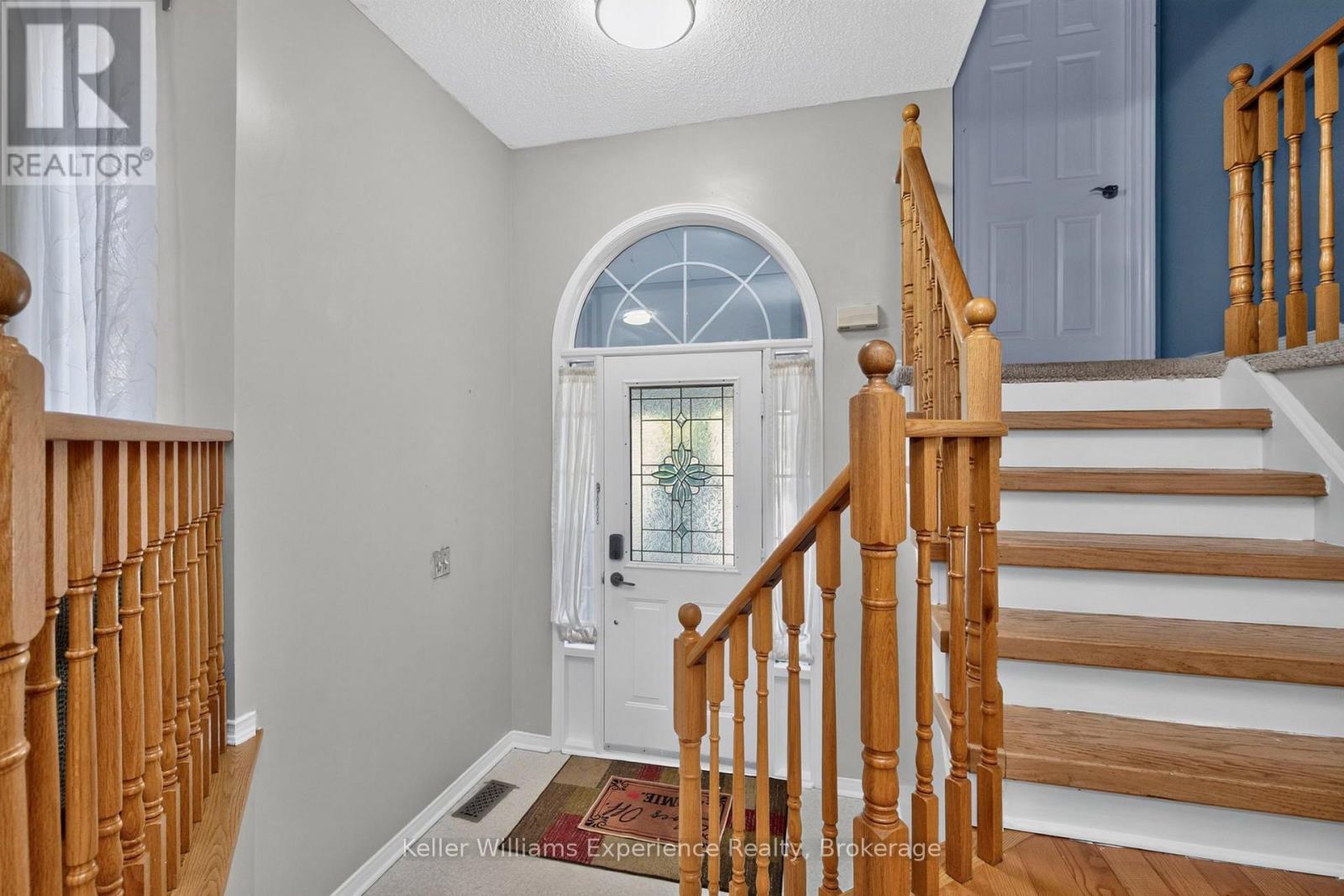 7 GOLDS CRESCENT, Barrie (Holly) — photo 6
