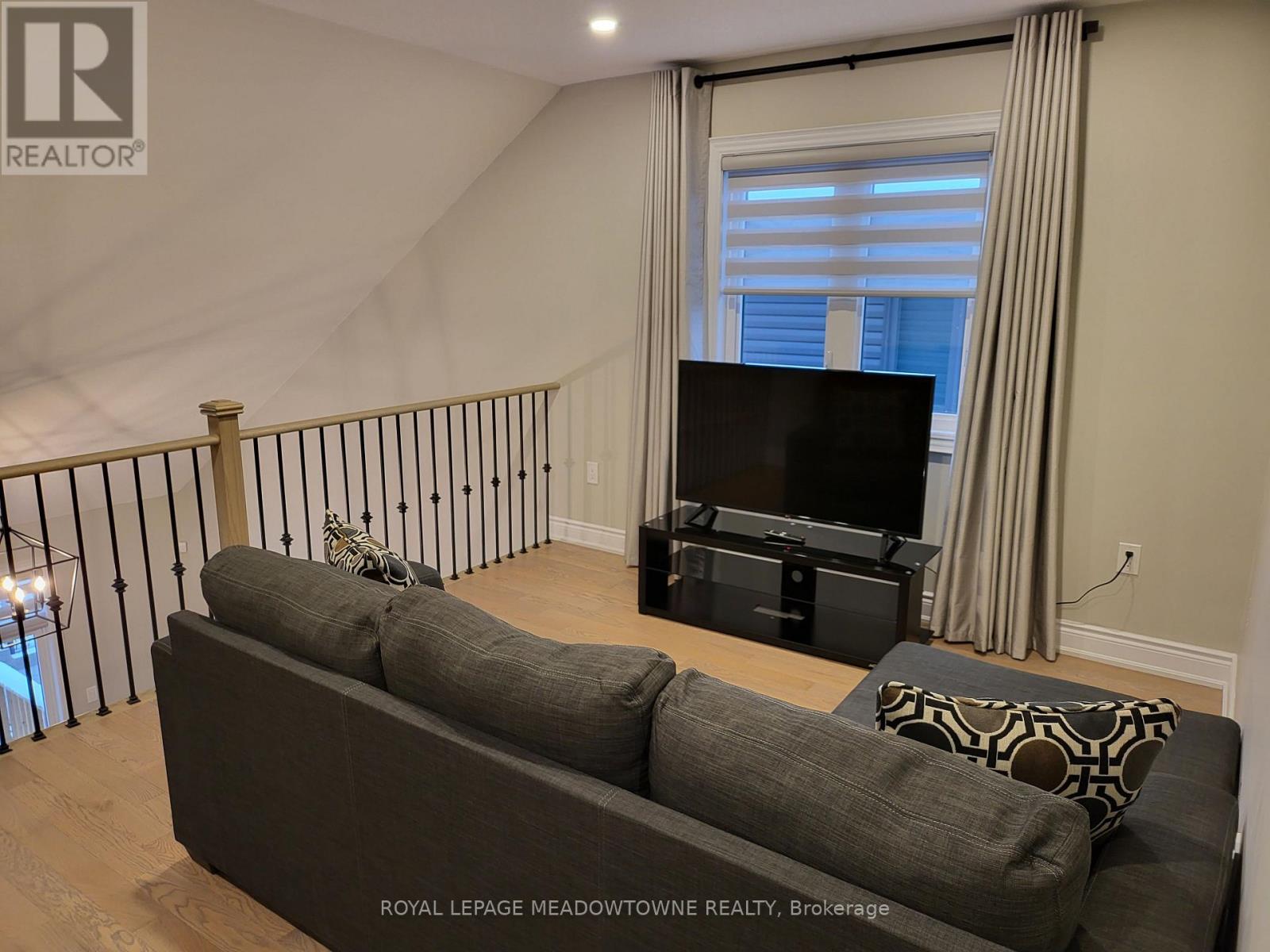 13 EBERHARDT DRIVE - 16