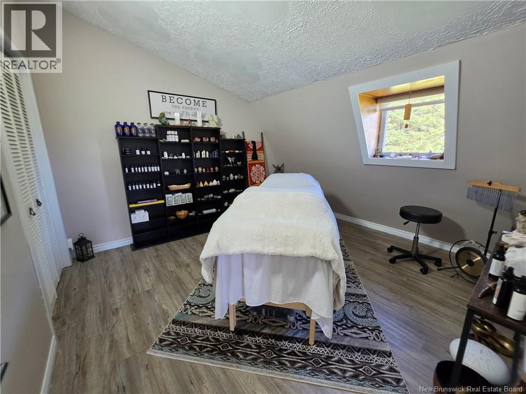 12 Caron Road - 28