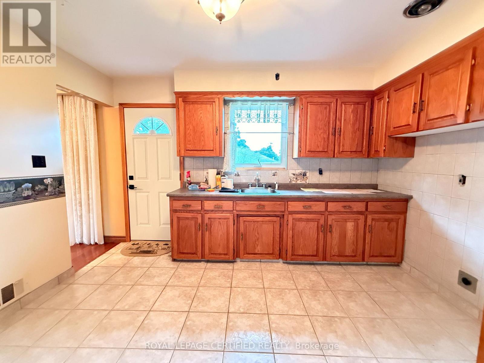 1398 WREN AVENUE - 4