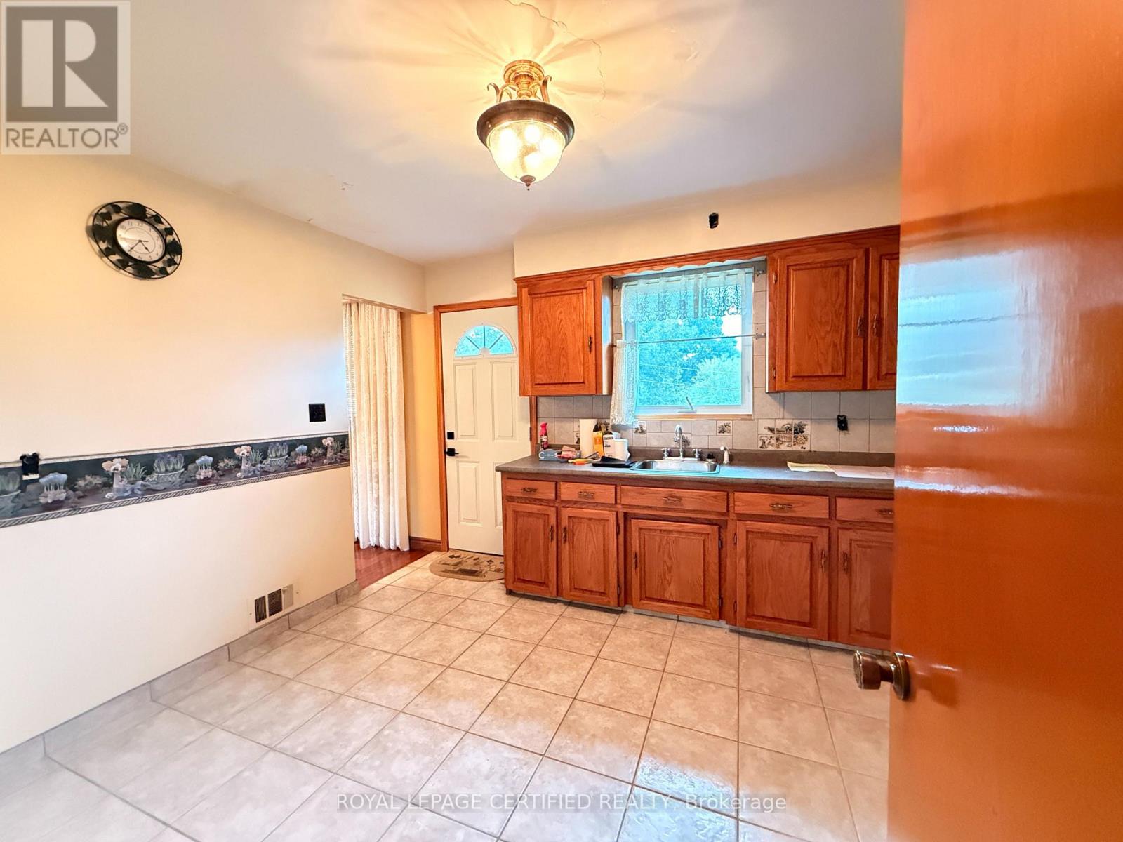 1398 WREN AVENUE - 6
