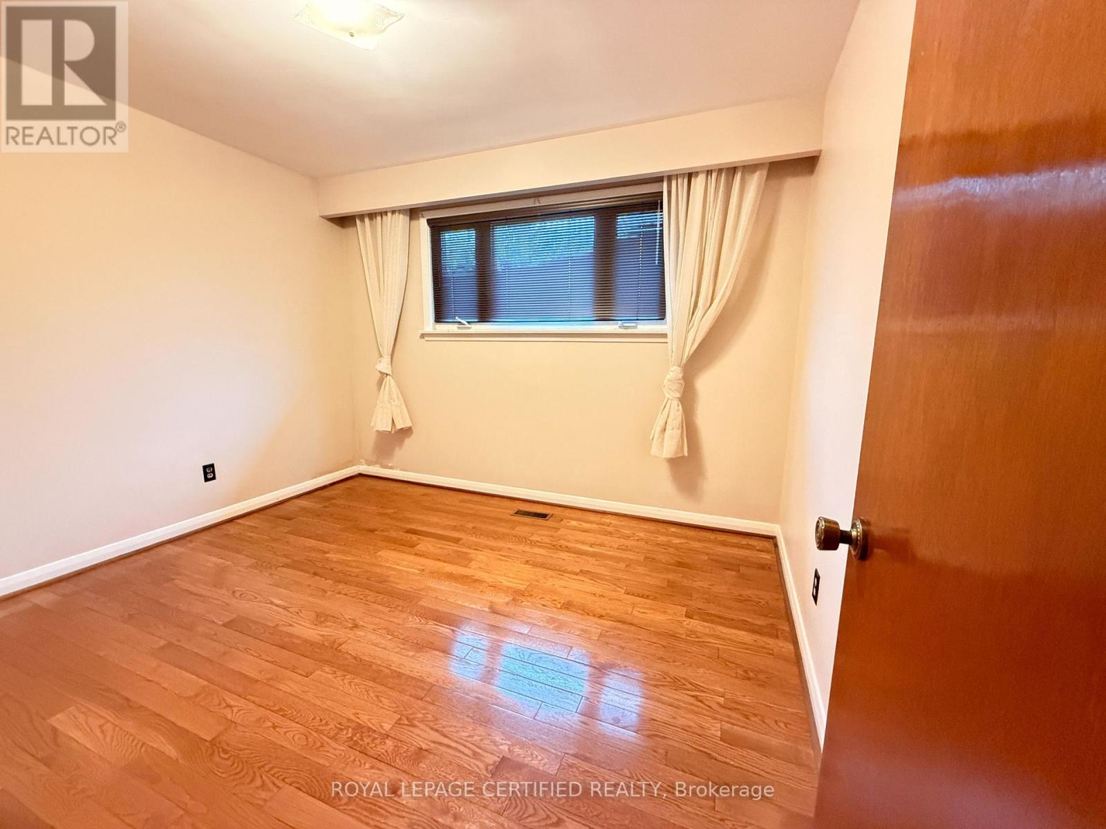 1398 WREN AVENUE - 8