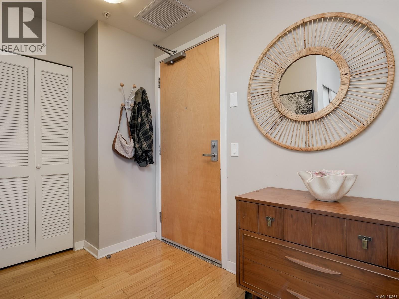 #105 399 Tyee Rd - 19