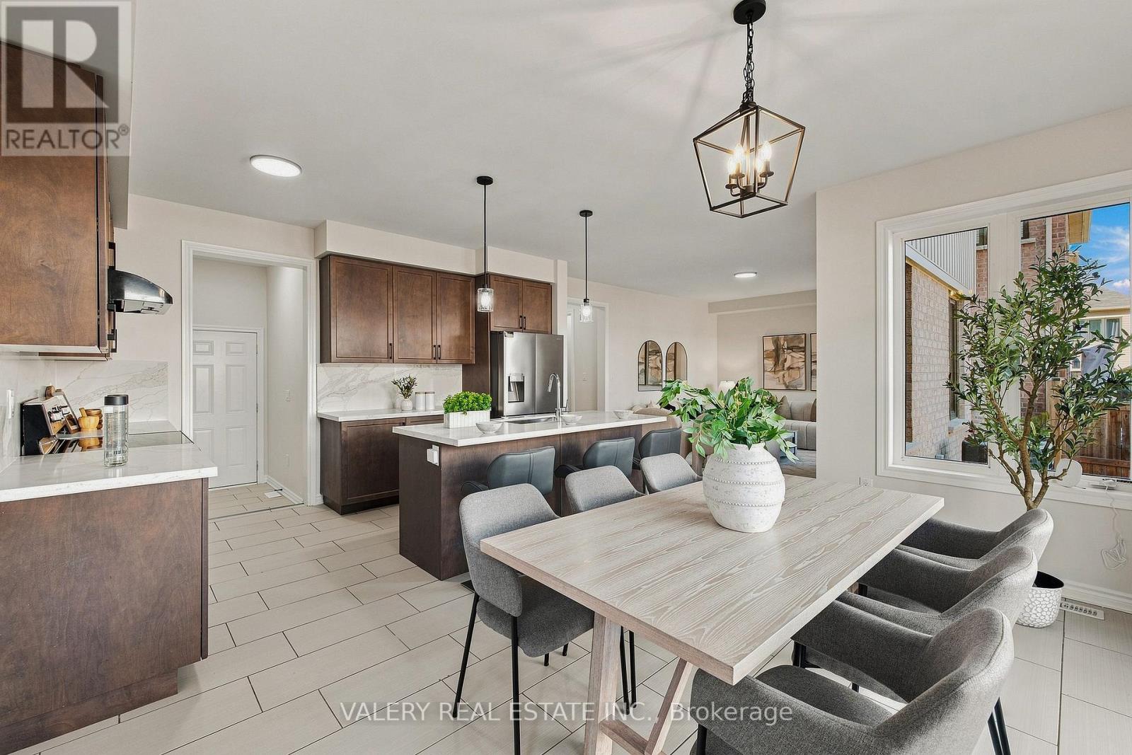 32 MONTROSE AVENUE - 13